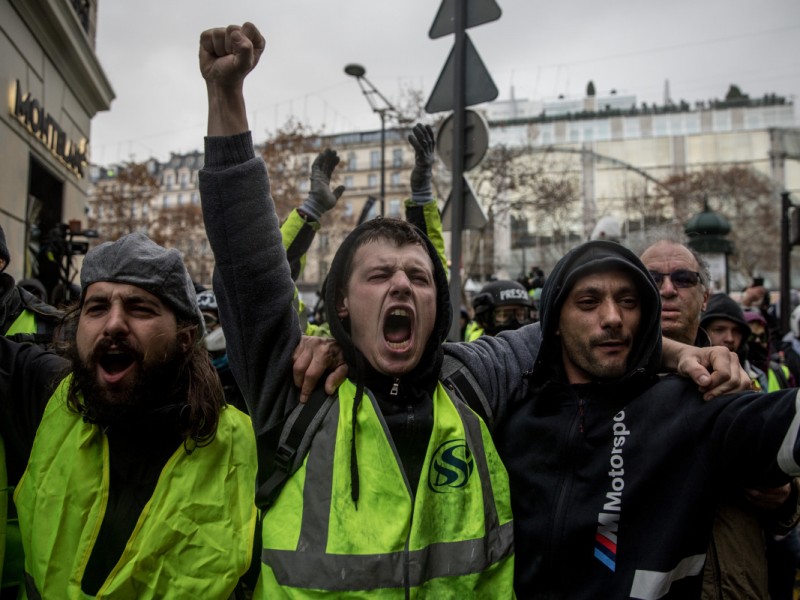 Francia notifica casi 2 mil detenidos en protestas