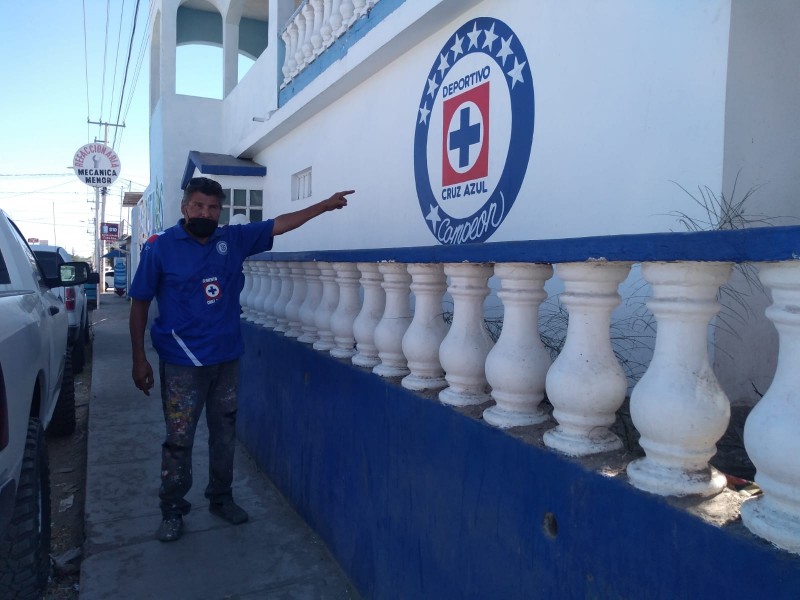 Francisco Ortiz celebró con aficionados el campeonato del Cruz Azul