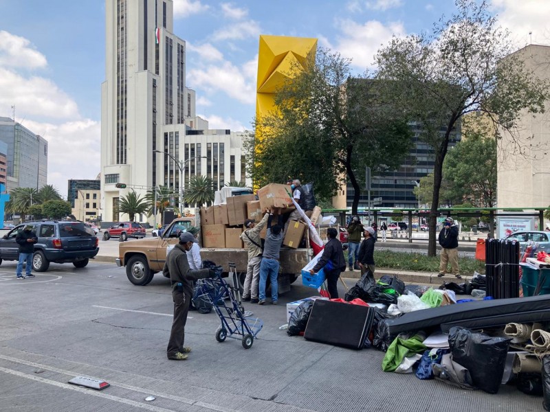 FRENAAA levanta plantón de Reforma, lo lleva al Zócalo