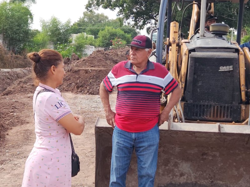 Frenan relleno de dren pluvial que se privatizó en Los Mochis