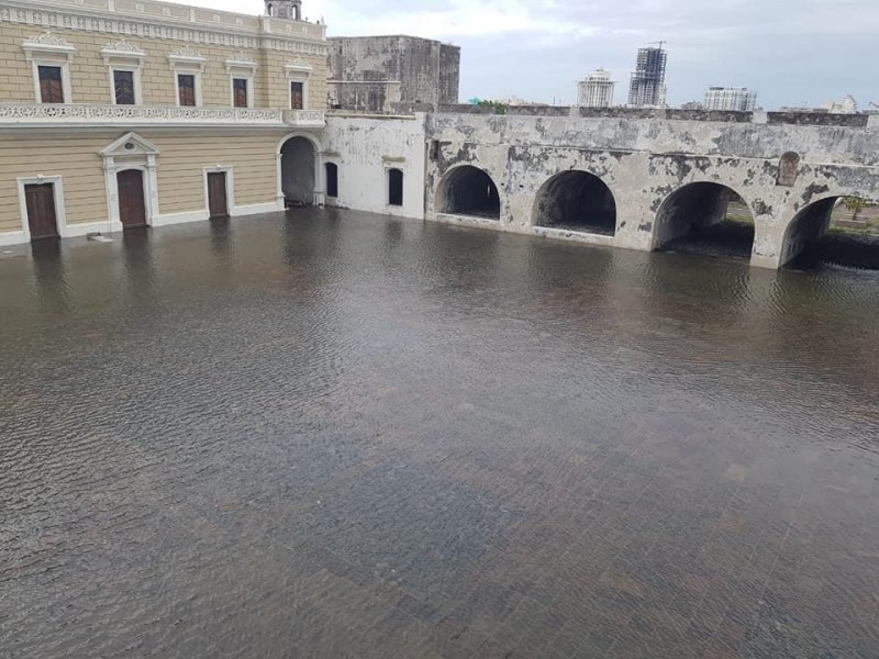 Frente Frío 4 provoca inundación en San Juan de Ulúa