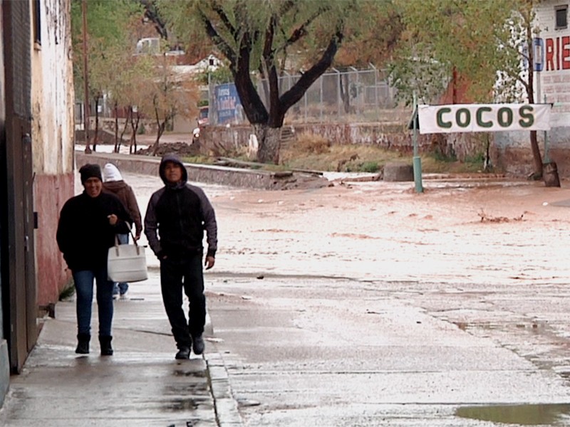 Frente frío 44 trae lluvia y bajas temperaturas