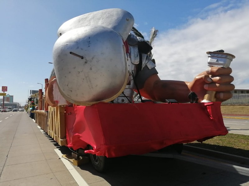 Frente frío causó afectaciones en carros alegóricos del Carnaval