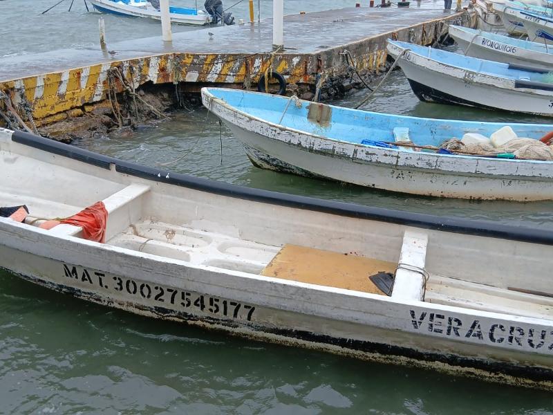 Frente frío hunde dos lanchas y pierden equipos en Veracruz