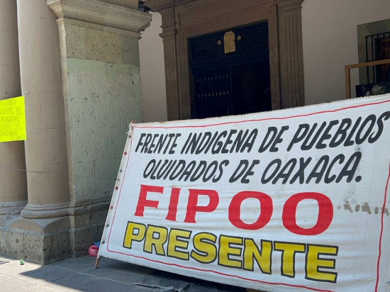 Frente indígena instala campamento de protesta en Palacio de Gobierno