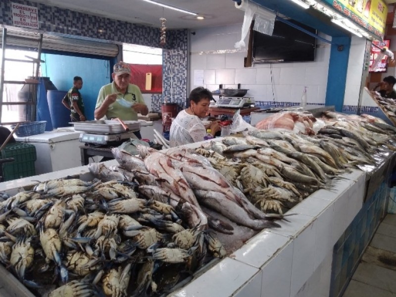 Frentes fríos causan encarecimiento en productos del mar