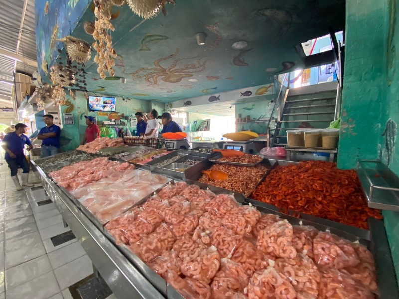 Frío disminuye 50% venta de mariscos en mercados de Tuxtla