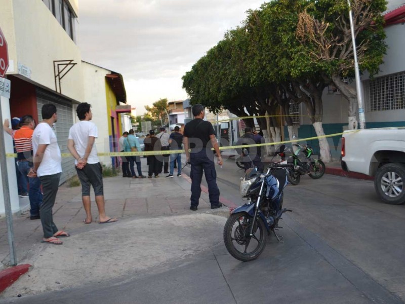 Frustran asalto, balean a policías