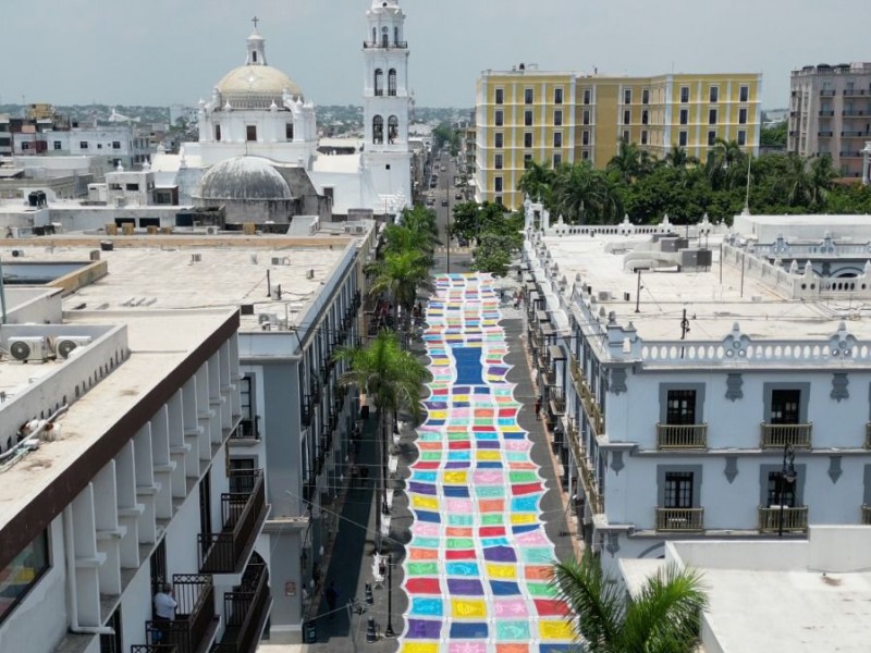 Fue colocado el tapete aéreo gigante en el Centro Histórico