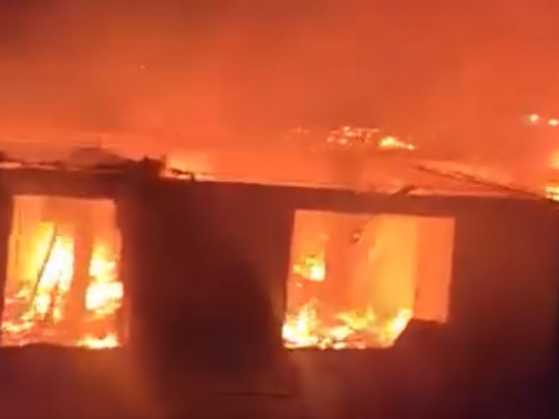 Fuego consume en su totalidad una casa, no hubo pérdidas humanas