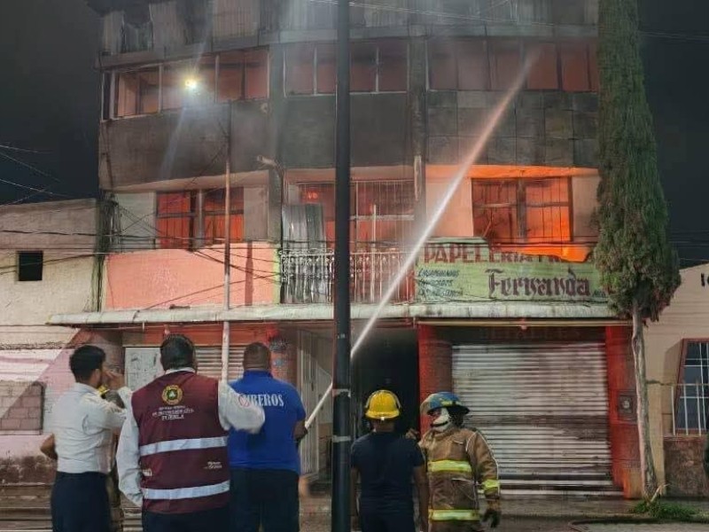 Fuego consume maquiladora en la Aquiles Serdán