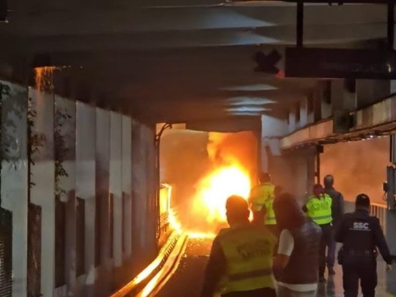 Fuego en túnel del Metro CDMX causa alarma en San Antonio Abad