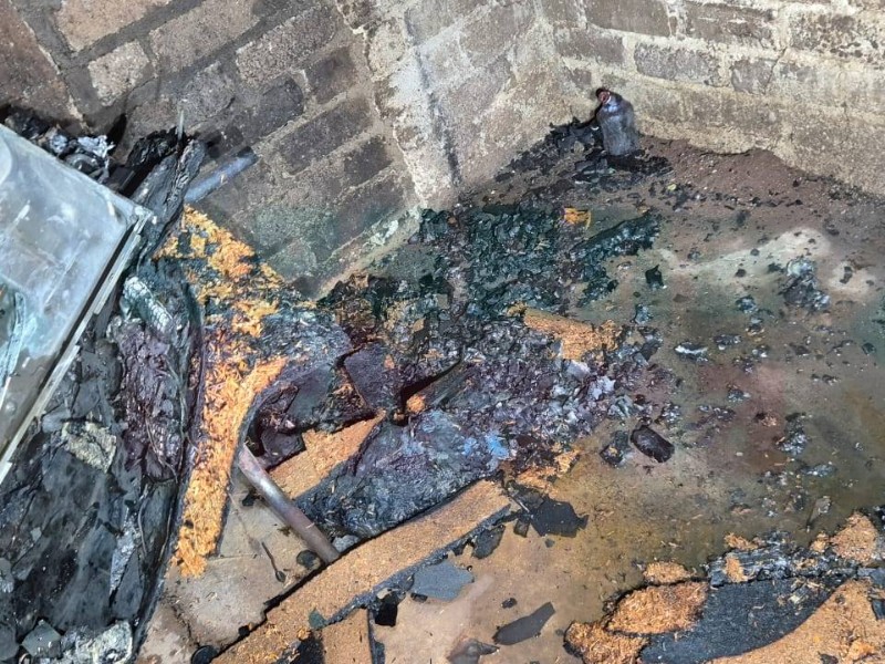 Fuego por veladora en Cerro de Los Tigres deja dos personas intoxicadas