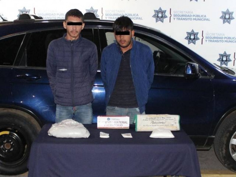 Fueron asegurados dos presuntos narcomenudistas en Santa María