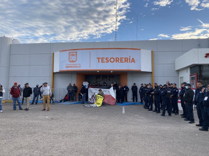 Fueron tres jubilados lesionados por desalojo de en Tesorería Municipal