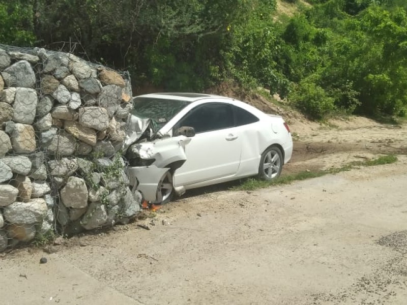 Fuerte accidente automovilistico deja sin vida a una persona