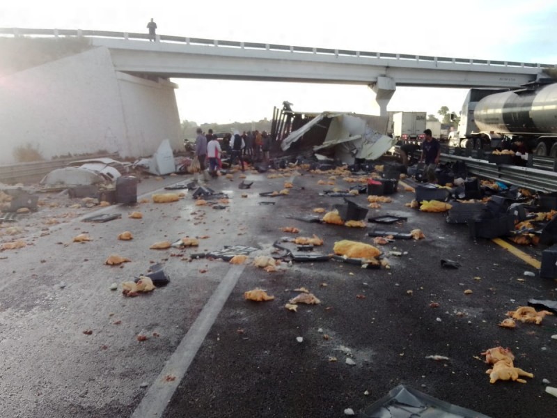 Esta mañana, fuerte accidente bloquea la carretera Puebla-Orizaba
