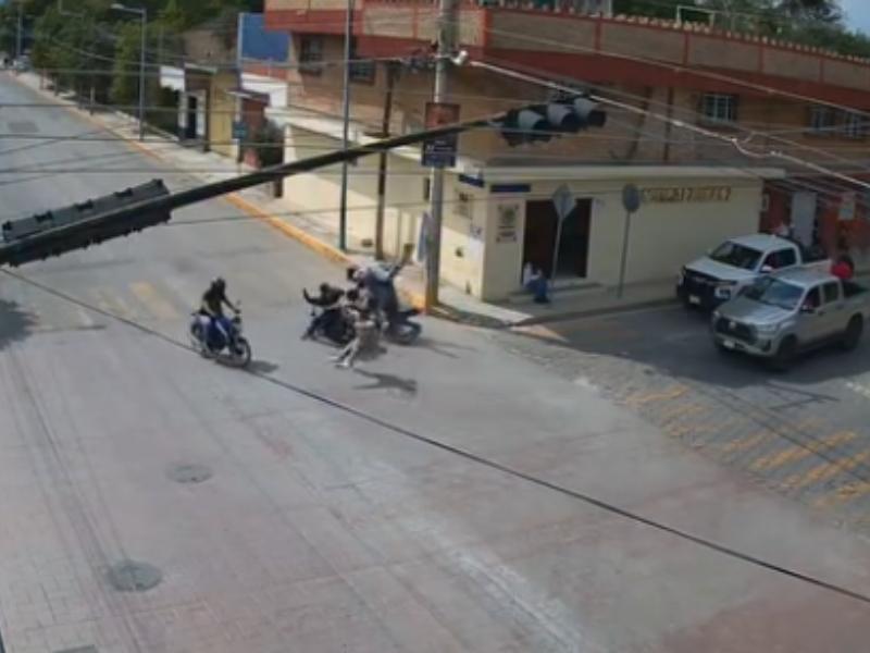 Fuerte accidente de motociclistas en Ajalpan