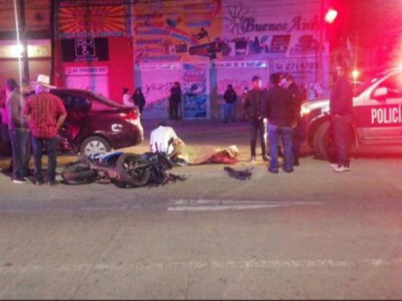 Fuerte accidente en Amozoc, deja gravemente herido a motociclista