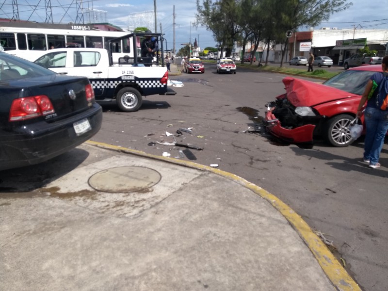 Fuerte accidente en avenida Miguel Ángel de Quevedo
