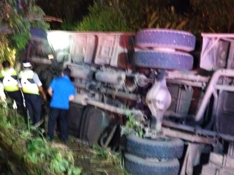 Fuerte accidente en carretera Mina-Coatza