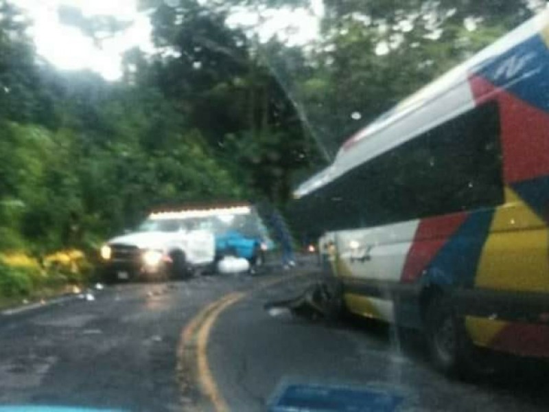 Fuerte accidente en Hueytamalco deja lesionados