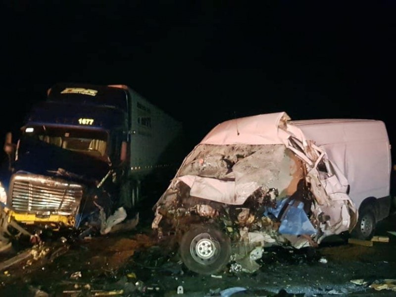 Fuerte accidente en la Cuacnopalan-Oaxaca