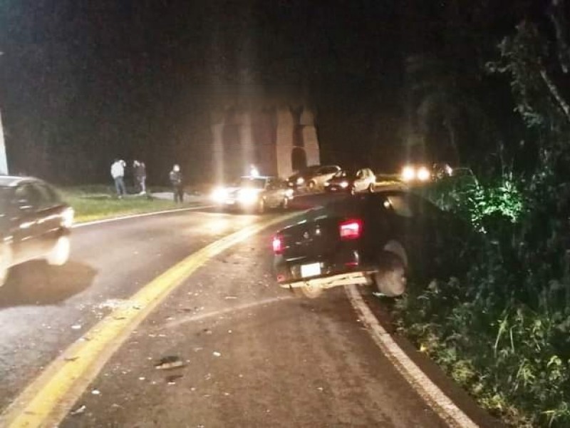 Fuerte accidente en la Teziutlán-Nautla en Hueytamalco