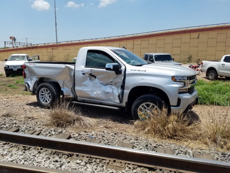 Fuerte accidente en vías del ferrocarril de Cajeme