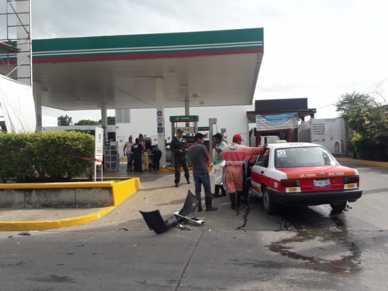 Fuerte accidente entre taxi y vehiculo particular