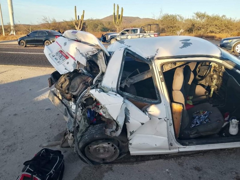 Fuerte accidente sin lesionados, en carretera La Paz-Los Cabos