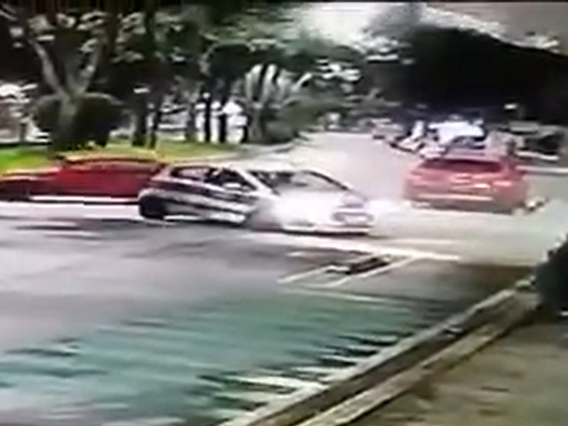 Fuerte accidente sobre avenida Ruiz Cortinez
