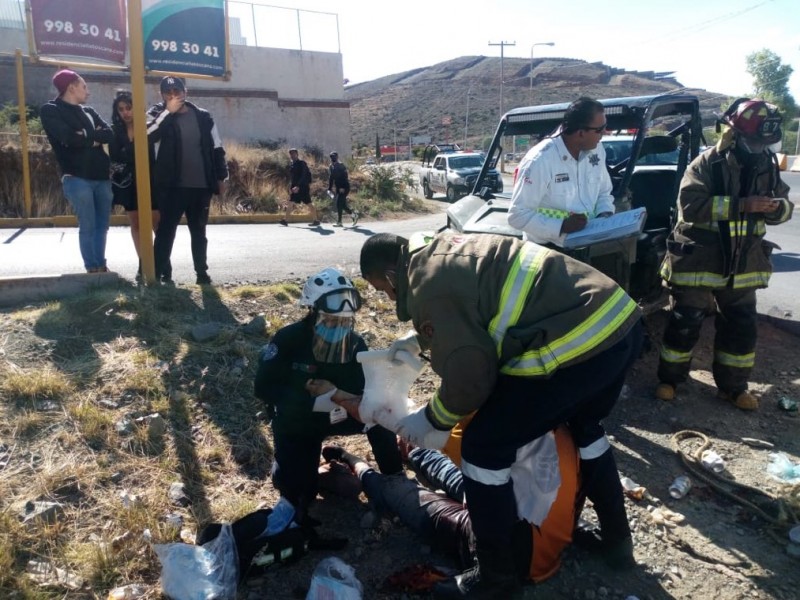 Fuerte accidente sobre Solidaridad deja lesionado grave