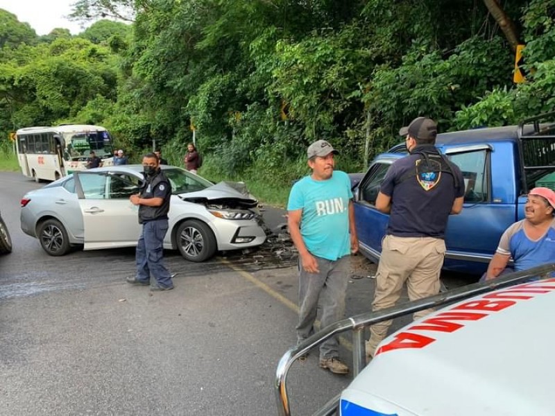 Fuerte choque en carretera Coatepec-Jalcomulco