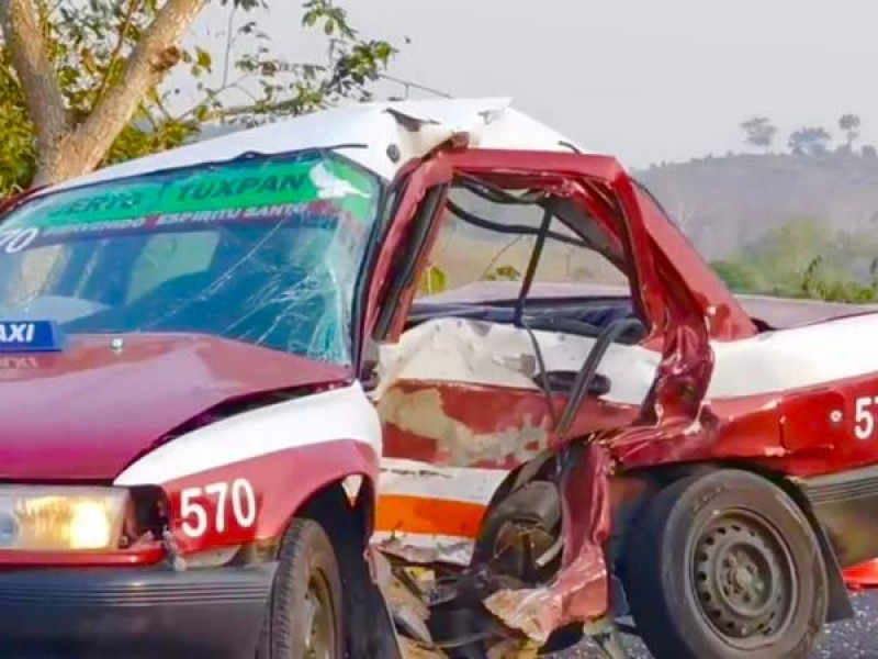 Fuerte choque en la autopista México-Tuxpan