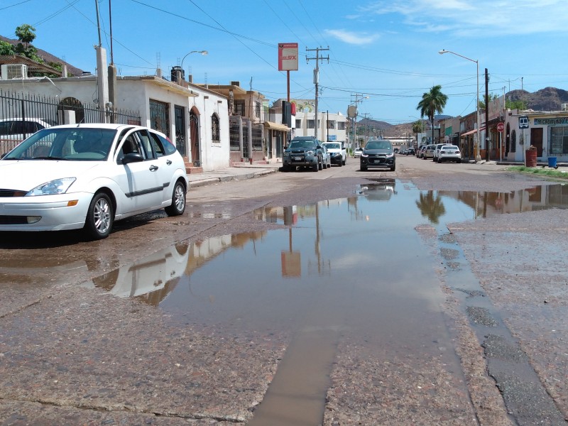 Fuerte derrame de aguas negras en la Yañez