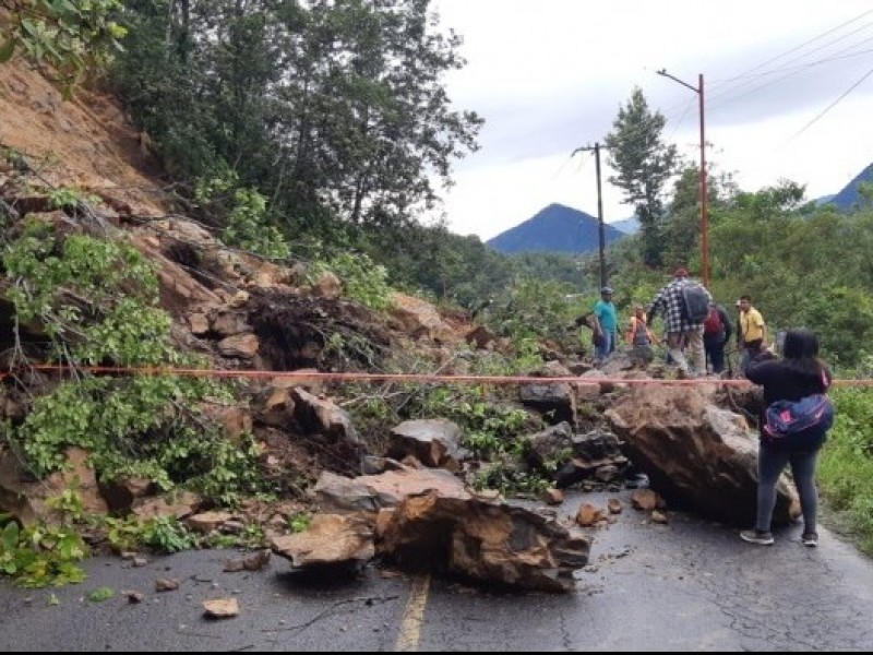 Fuerte derrumbe en Zongolica, Veracruz.