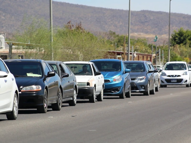 Fuerte embotellamiento por las mañanas no avanza el trafico