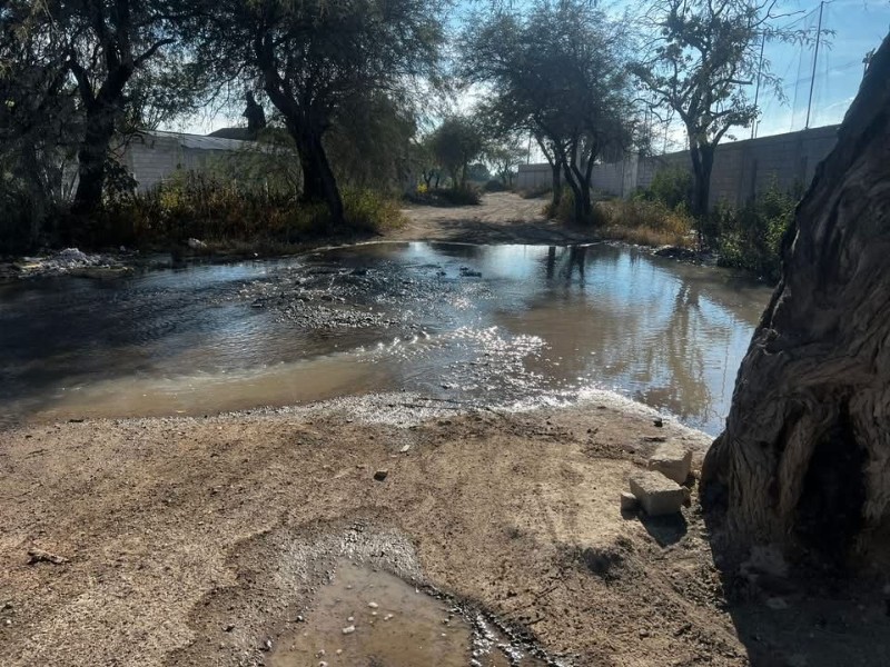 Fuerte fuga de agua inunda la Juan Pablo II