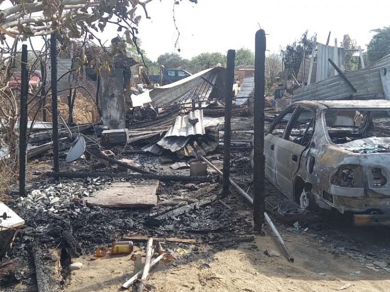 Fuerte Incendio deja damnificados en San José del Cabo