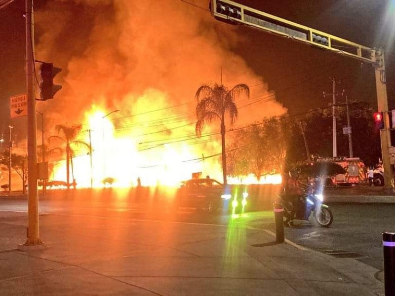 Fuerte incendio en el ejido La Pompa