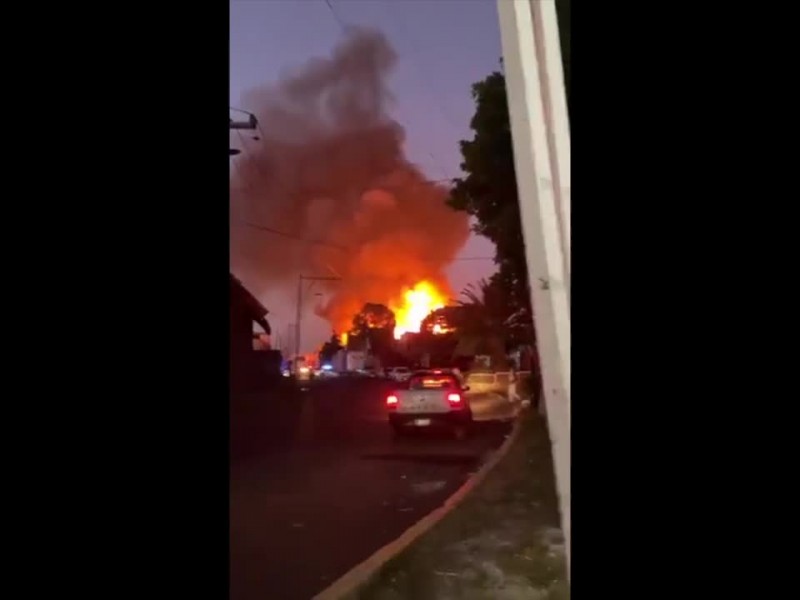 Fuerte incendio en la Central de Abasto de la CDMX