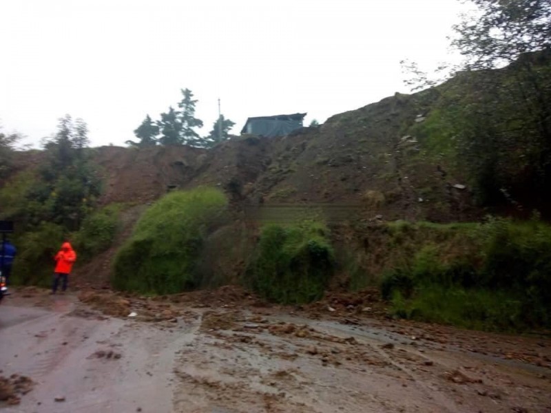 Fuerte lluvia deja deslaves en zonas de Teziutlán