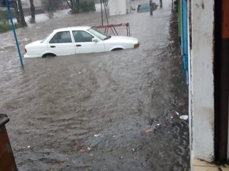Fuerte lluvia en zona centro de Veracruz deja severas afectaciones