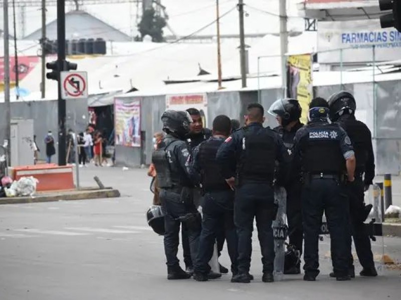 Fuerte movilización policiaca en el mercado hidalgo