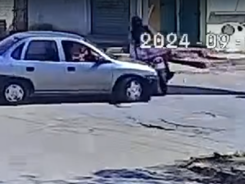 Fuerte percance vehicular en colonia Campo de Tiro
