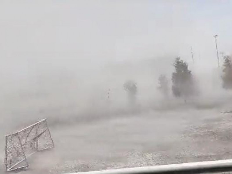 Fuerte remolino en Cuautlancingo deja afectaciones en casa y menores