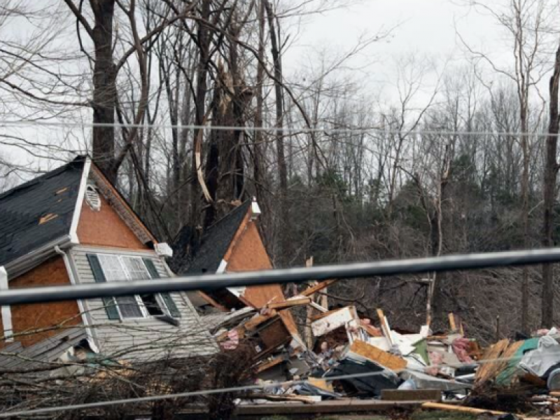Fuerte tornado provoca al menos 70 muertos