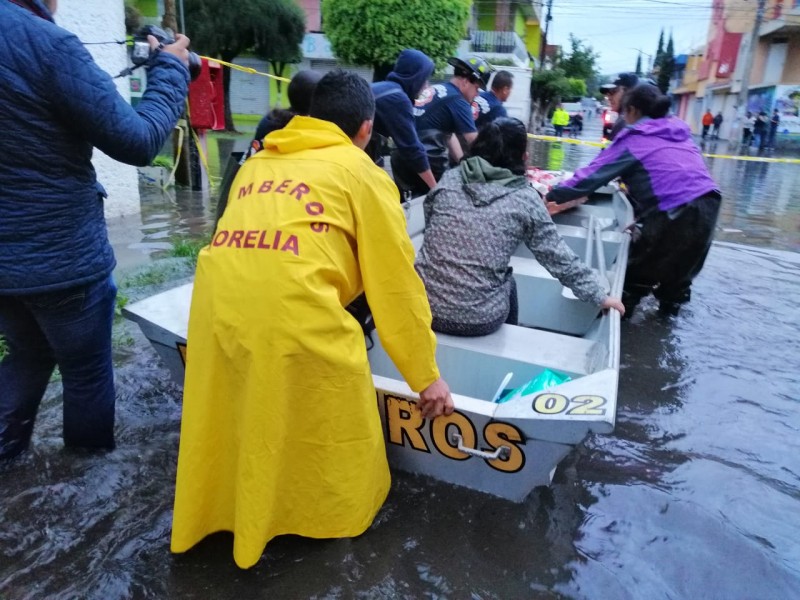 Fuerte tromba deja diversos daños en Morelia