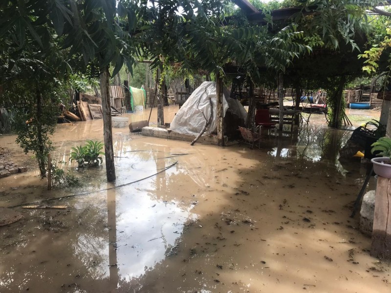 Fuerte tromba inunda viviendas de la Loma municipio de Lerdo